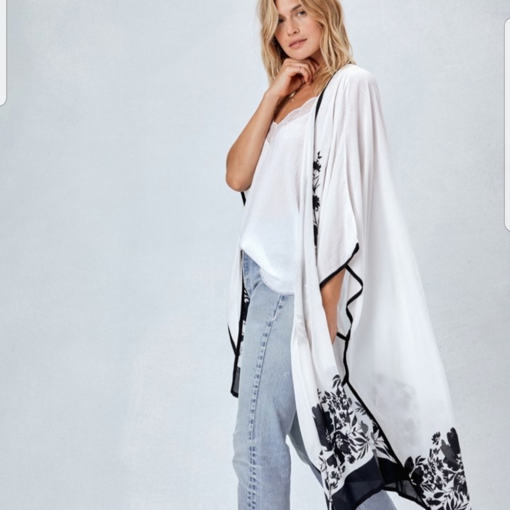 LOVESTITCH black and white kimono